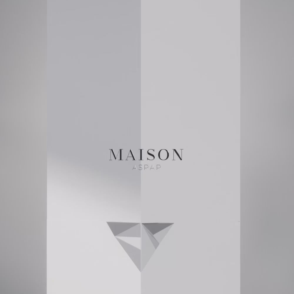 Load video: maison asrar perfumes canada and usa Silver Elixir: Boldness Redefined in Every Note. A daring blend of citrus, spice, smoke, and leather for unforgettable impressions
Inspired by: Aventus Creed