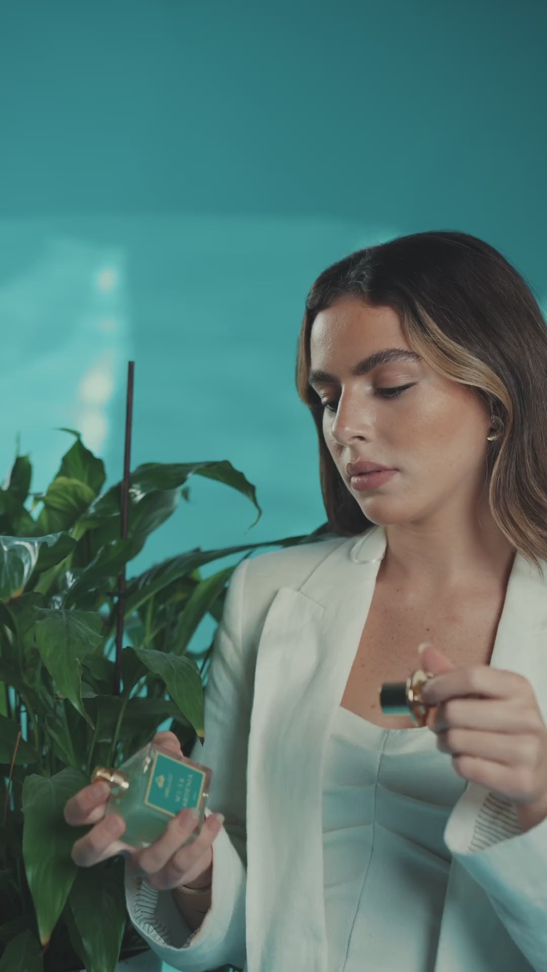 Load video: Sewar Gardenia Musk