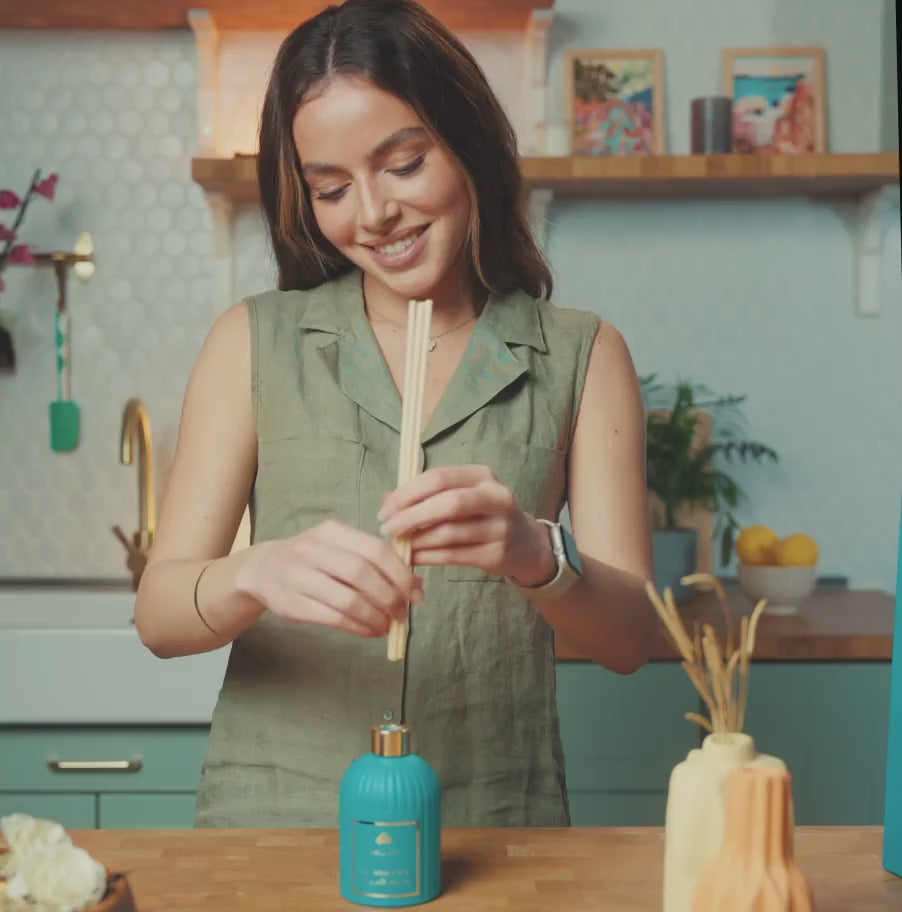 Load video: Sewar Al Ameera - Reed Diffuser