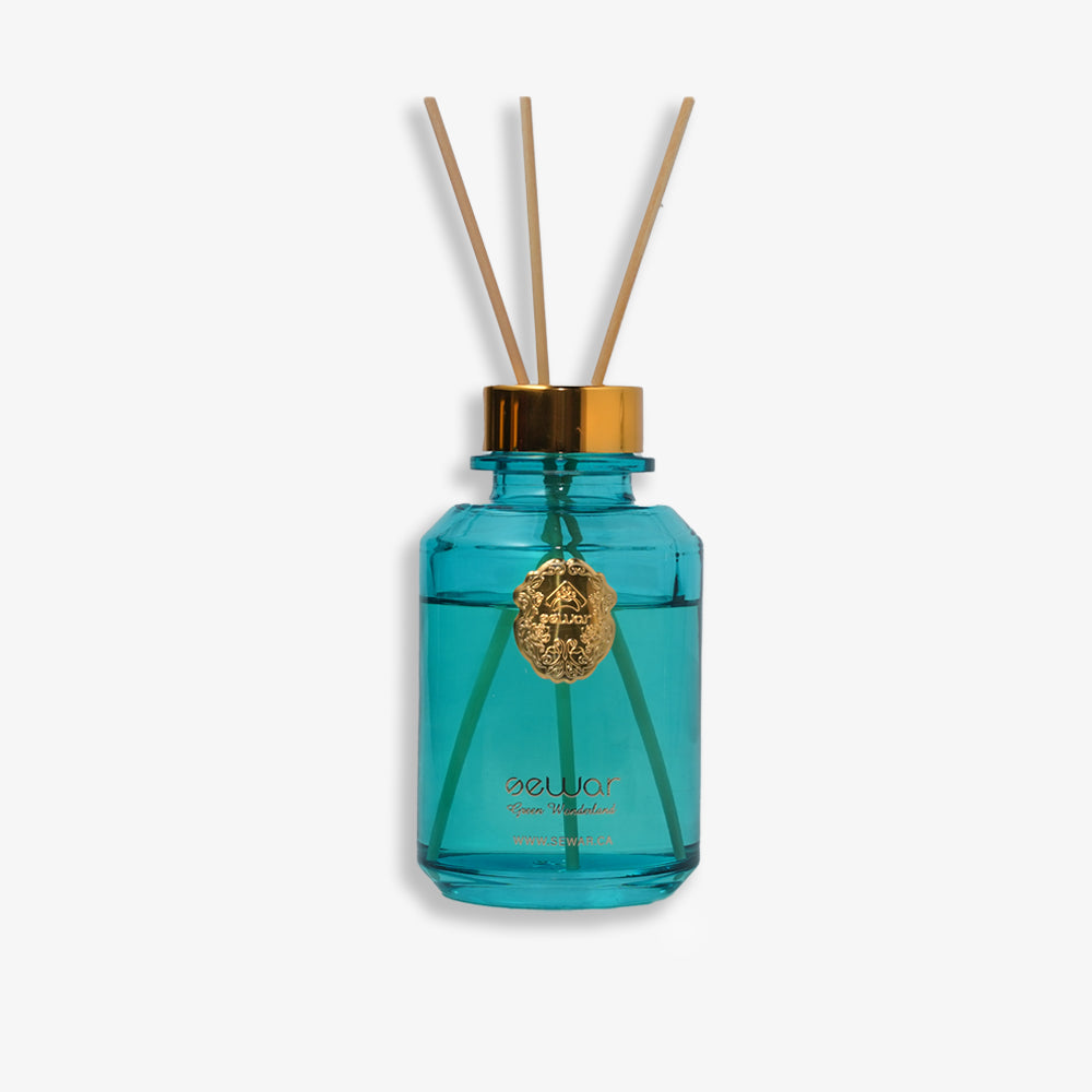 Transform your space with the Sewar Green Wonderland Reed Diffuser. This luxurious glass bottle diffuser features an exquisite metallic logo and a refined fragrance blend of jasmine, tuberose, and powdery accords, offering an elegant and long-lasting aroma.